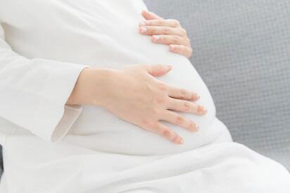 妊娠時のつらい腰痛や原因、治し方について